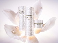 コスメデコルテAQからツヤ肌にみちびく、進化した新スキンケアが誕生！