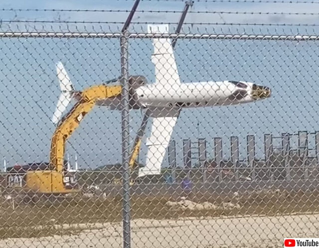 子供がおもちゃ持って「ブーン！」ってやるやつを重機を使って本物の飛行機でやってみた