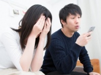 恥ずかしくて死ぬ！　恋人に「絶対見られたくない」LINE・6選