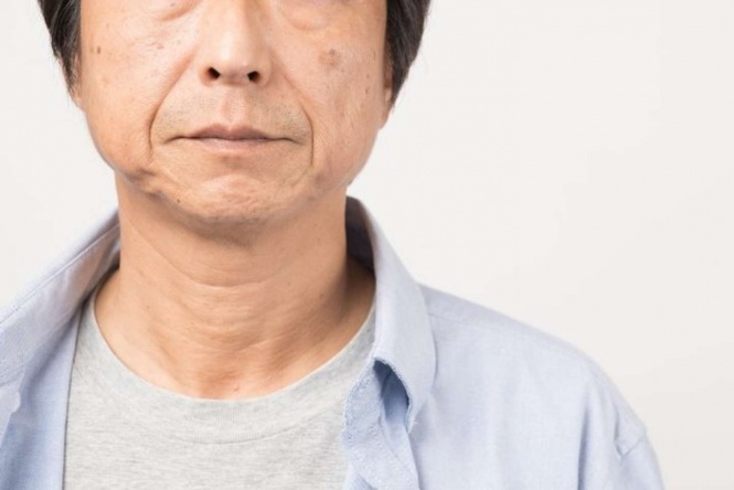 不愛想で無口な隣の家のおじさんが...（画像はイメージ）