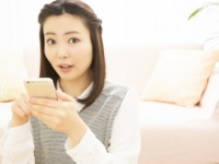 彼氏が自分以外の女性とLINEをしているときの彼女のホンネとは？