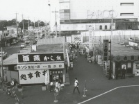 1980年の津田沼駅北口（手塚博禮さん撮影、船橋市郷土資料館所蔵）