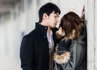 コソコソすんなっ！　彼女に「元カレの影」を感じる瞬間・5