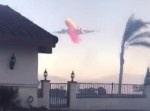 とんだとばっちり！　山火事を消すための消火剤が家に降ってきた！