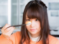 回転寿司デートで彼女がしたら「ドン引きすること」6つ