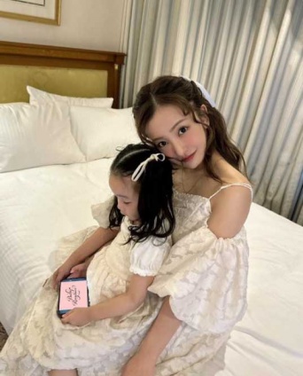 Instagram:板野友美(@tomo.i_0703)より