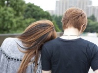誰あのオトコ……!?　彼女と知らない男性が2人でいるところを発見したときに思うこと4つ！