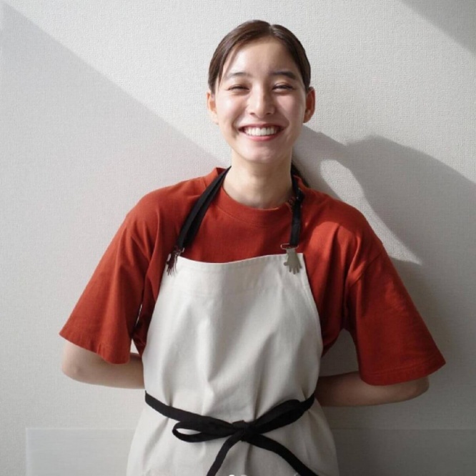 新木優子、笑顔のエプロン姿にファン大興奮「かわいすぎるんよ」 - ゴンジャ