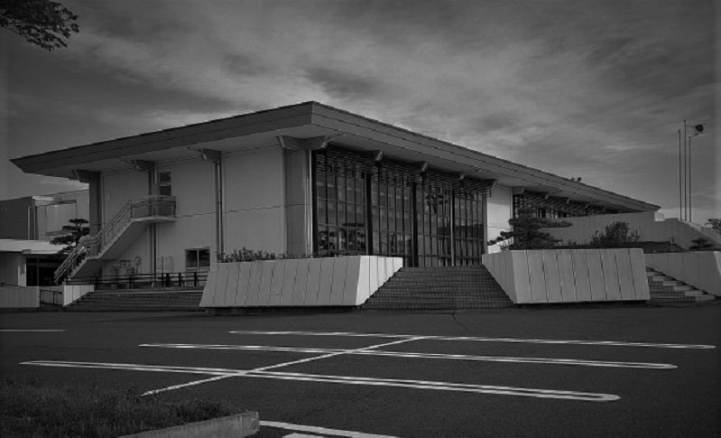 「真っ暗な夜の駐車場で、私を待っていた小学生の息子。遅れたことを謝ると『通りすがりのおじさんが...』」（滋賀県・50代女性）