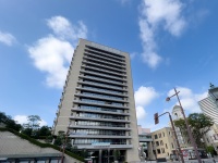 女性のスカート内『約50回盗撮』　市立小学校教諭(60)懲戒免職　「駅や電車内、店舗で…」