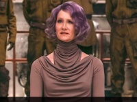 子供みたいでかわいい！『スター・ウォーズ／最後のジェダイ』で「ピュー」と言いながら銃を撃つローラ・ダーン