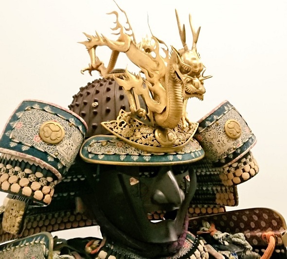 4月6日まで開催中「徳川慶喜展」展示、徳川慶喜公所用「卯花威(うのはなおどし)胴丸」　「国宝　久能山東照宮」公式（＠kunozan_toshogu）のツイートより
