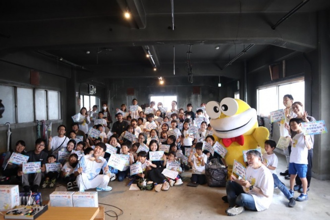 給食でおなじみ「さかなっつハイ！」40周年の感謝をイワシへ　子供たちの人気者・かわちゃん作の歌も発表