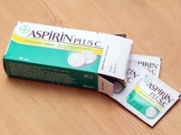市販の鎮痛解熱薬「アスピリン」の大量服用が重篤な結果を招く！（depositphotos.com）