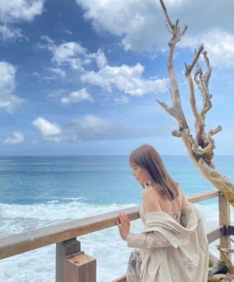 Instagram:秋元真夏(@manatsu.akimoto_official)より