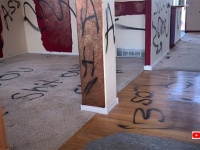 家中が糞尿の悪臭、下品な落書き、猫の死骸ありの「史上最悪の物件」に買いたいという人が殺到