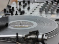 【動画】制服姿でラップする、フリースタイルラッパー警察官が話題にーカナダ