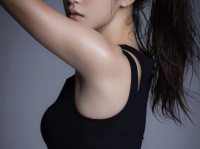 汗だくの鷲見玲奈。艶のある美ボディ披露に「美しすぎる」「めちゃくちゃ魅力的」「ワイルド」の声