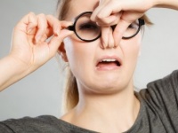 うわ、くっさ！　前の人が‟便”してたとき、とりがちな行動5　「息を止めて……」