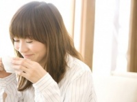 唇にキスよりもロマンチック！　女性がときめく「間接キス」とは？