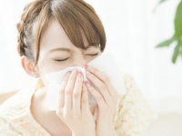 今年も花粉シーズン到来！　「人前で鼻をかむことができる？」、約6割の女子の答えは……？