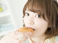 お願い、誰か止めてー！　生理前後の食欲のピークと解消法について・4選