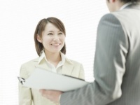 隣になりたくないっ！　どうしても気になる「上司の癖」・6つ