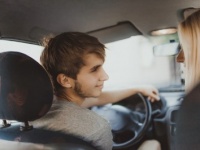 ドライブデートにもオススメ！　会話が詰まったときに使える「とっておきの話題」3つ！