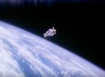 どんな高所映像よりも怖い…！　命綱ナシで単独宇宙遊泳に成功した時の映像。
