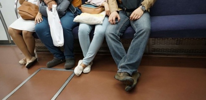 誰かが座らせてくれた（画像はイメージ）