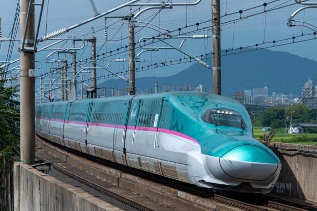 「大混雑の新幹線でグズり出した幼い息子。なかなか泣き止ませられない私に、同じ車両の女性客が...」（岩手県・60代女性）