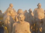 なんぞこれ？　裸の男たちが悲鳴をあげる“謎の動画”が意味不明すぎて怖い