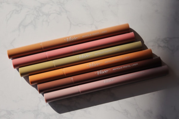 プチプラで“エモ顔”に。ヴィセ新作「くすみ色アイライナー」で抜け感デカ目をメイク