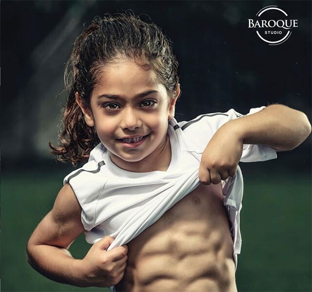 見事なシックスパックを持つ6歳美少年。将来の夢は「世界一のサッカー選手」（イギリス）