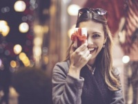 クリスマスデートでしてくれたらたまらん！　男性が萌える女性の髪型は？