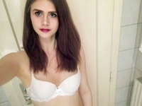 自分の処女をオークションに出したキムは、まだ18歳の学生。日本人好みの顔立ち？（Cinderella Escortsのサイトより）