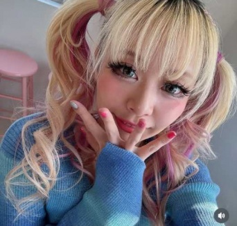 Instagram:エルフ荒川（@khkhkhzk）より