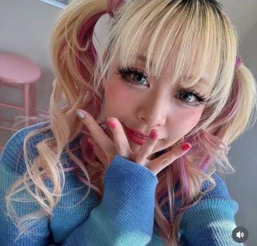 Instagram:エルフ荒川（@khkhkhzk）より