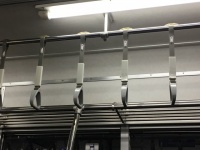 「教科書入りの重い荷物を電車の網棚に置いてた私。それが落ちてオジサン客の肩に直撃してしまい...」（新潟県・50代女性）