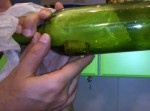 「ポン！」瓶のなかに落としたコルク、するする抜き出す方法