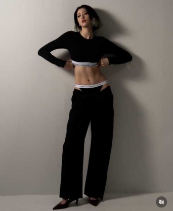 Instagram:三吉彩花(@miyoshi.aa)より