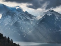 スイスの湖の底で3000年前に水没した失われた集落が発見される