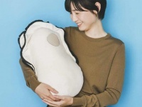 海のミルクを抱きしめたい？プクプクの牡蠣型クッションや牡蠣グッズいろいろ