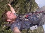 世界一の高さからバンジージャンプ！⇒　iPhoneがポケットから落ちる