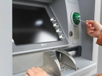 ニューヨークのATMの利用手数料がなんと2200円！