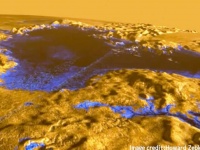 土星衛星タイタンに出現する「魔法の島」は凍りついた多孔質の有機固体であるという新説が登場