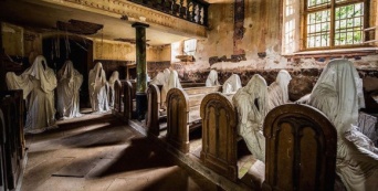 白いマントを被った幽霊が大量に？世にも恐ろしい教会「聖ジョージ教会」とその呪われた歴史（チェコ）
