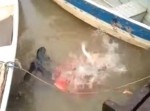 ピラニアって怖ぇよ、マジで！　肉をほうり投げたら…バシャバシャだった