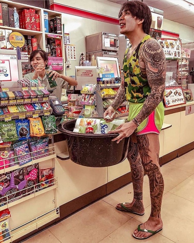 タイ人　いろんなもので買い物