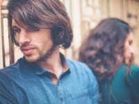 無意識のうちにやっていない？初対面の男性から幻滅される女の特徴5つ